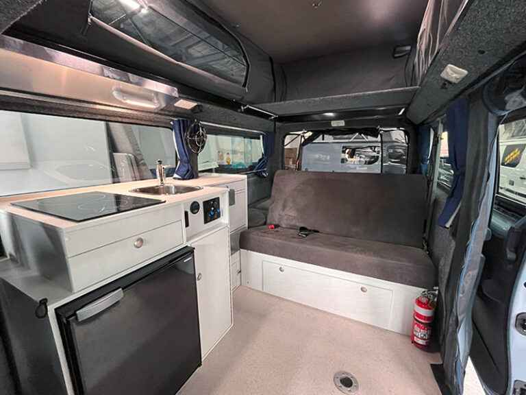 Frontline-Camper-Renault-Trafic-Pro-Seating